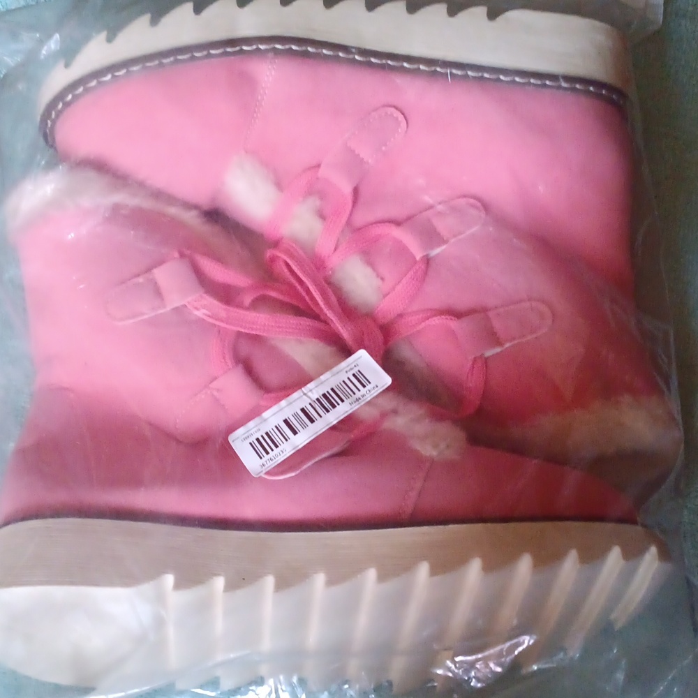 Pink winter boots